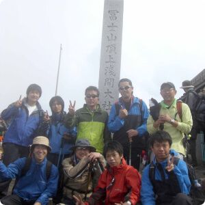 同僚と富士登山1