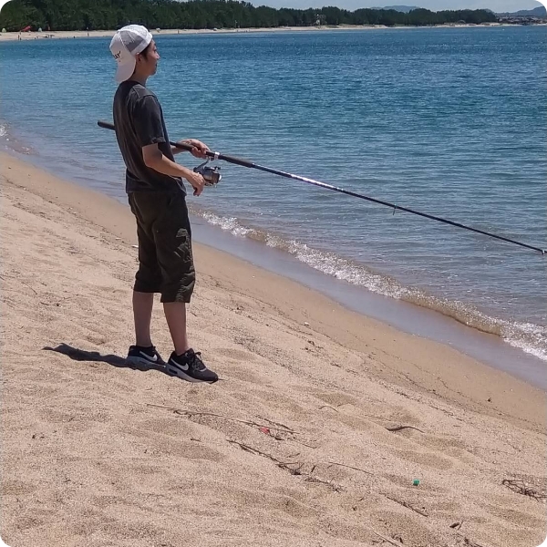 浜辺で釣り